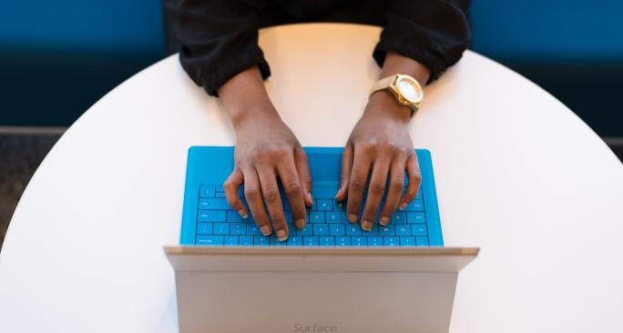 Mastering long-form content strategies, benefits, and best practices (Pexels/ Christina Morillo)