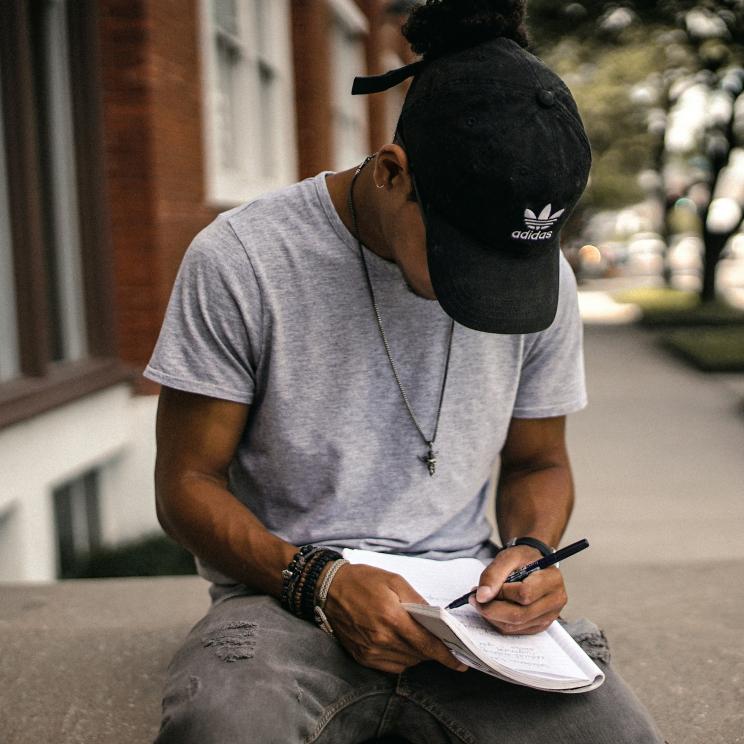 Surviving digital age: Tips for young journalists (Unsplash/Brad Neathery)